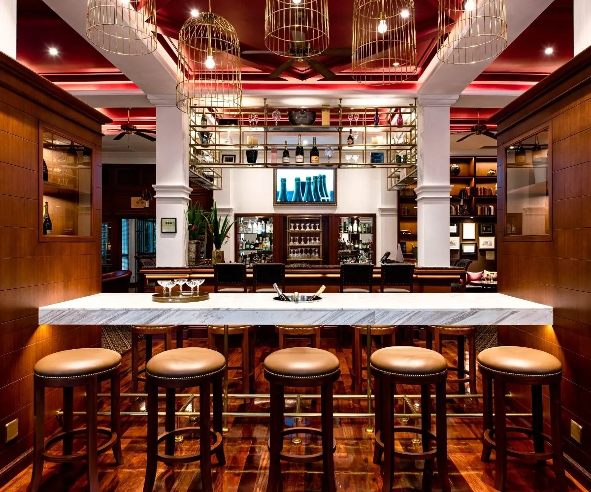 Explorer’s Tales - Champagne Bar