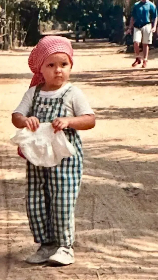 Hélène da bambina in Cambogia nel 1997