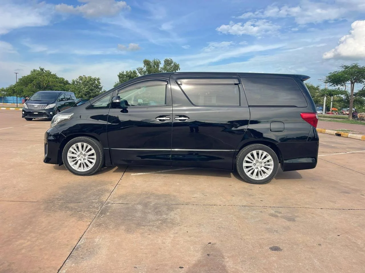 Minivan — vue latérale